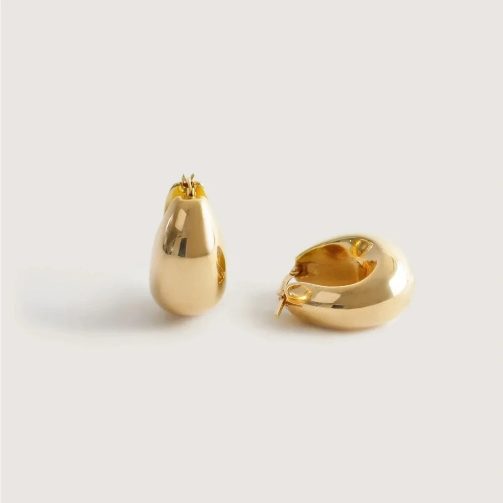 Kinn Studio Bold Teardrop Hoop Earrings (solid 14K gold) - Picture 3 of 6